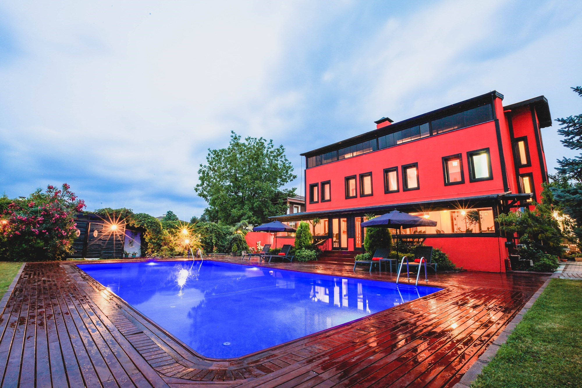 Villa Elegance, Sapanca Bölgesinde, Havuzu Korunaklı ve 8 Odalı
