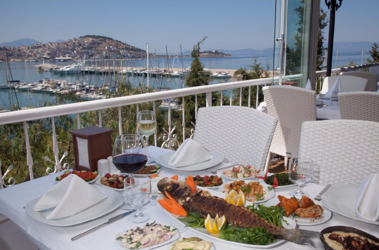 Kuşadası En İyi Akşam Yemeği Restoranları Kuşadası En İyi Akşam Yemeği Restoranları