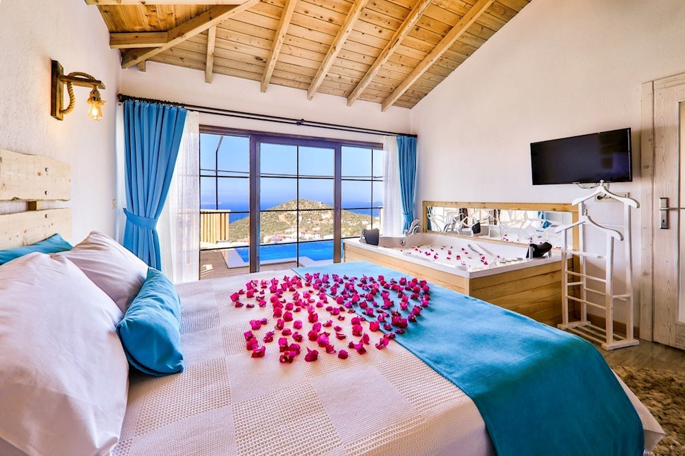 Villa Kitanik Kaş�ta Deniz Manzaralı Hellovillam