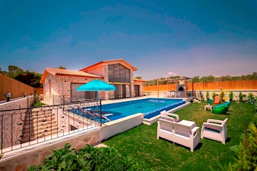 Villa Semi Villa Semi
